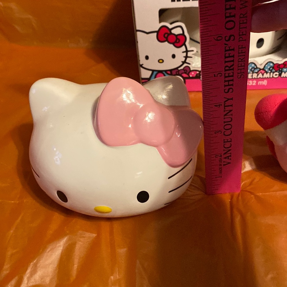 Hello Kitty items X3! - Picture 2 of 11